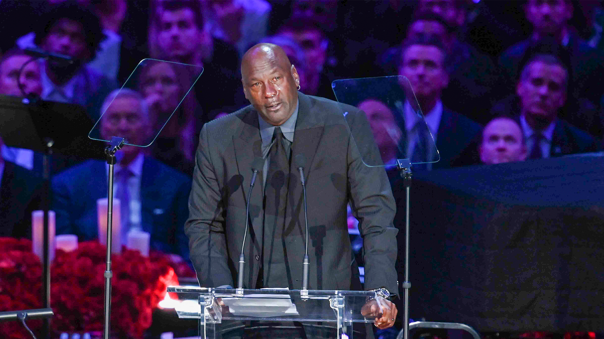 Michael Jordan entre lágrimas durante el homenaje de Kobe Bryant.